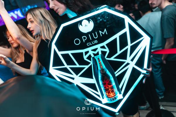 TAYLOR MEGA all'Opium Club, discoteca di Pordenone &ndash; foto 50