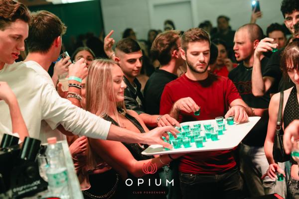 Opening all'Opium Club, discoteca di Pordenone &ndash; foto 173
