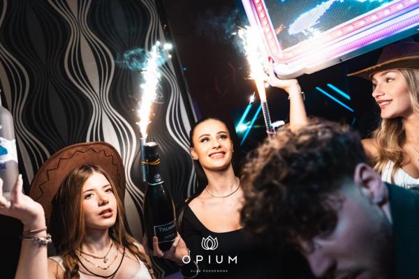 100 giorni all'Opium Club, discoteca di Pordenone &ndash; foto 71