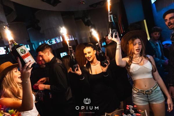 100 giorni all'Opium Club, discoteca di Pordenone &ndash; foto 72